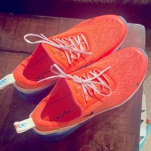 Nike AIR 270 women’s running shoes.